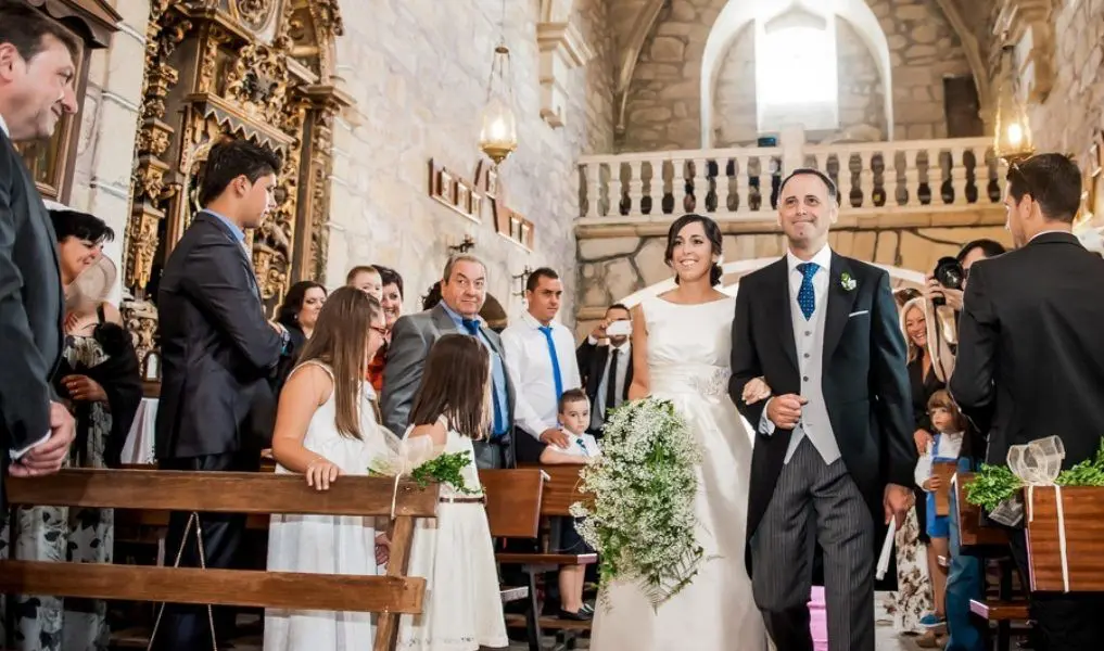 Trajes de novio para boda religiosa 】+100 fotos, consejos