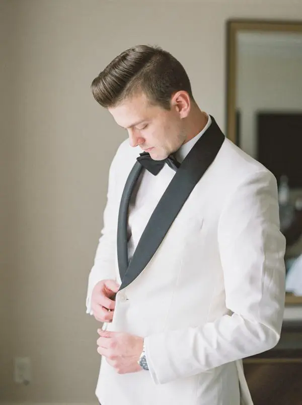 traje de novio blanco smoking moño formal